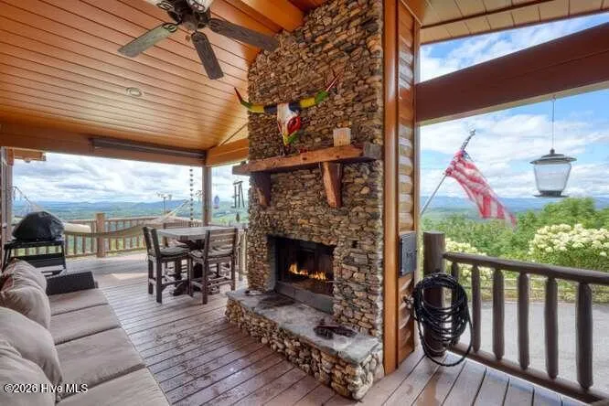628 Madison Lane Brasstown, NC 28902