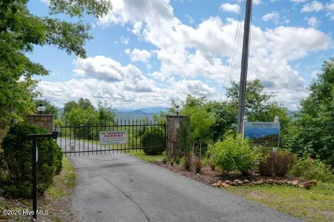 628 Madison Lane Brasstown, NC 28902