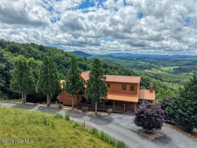 628 Madison Lane Brasstown, NC 28902