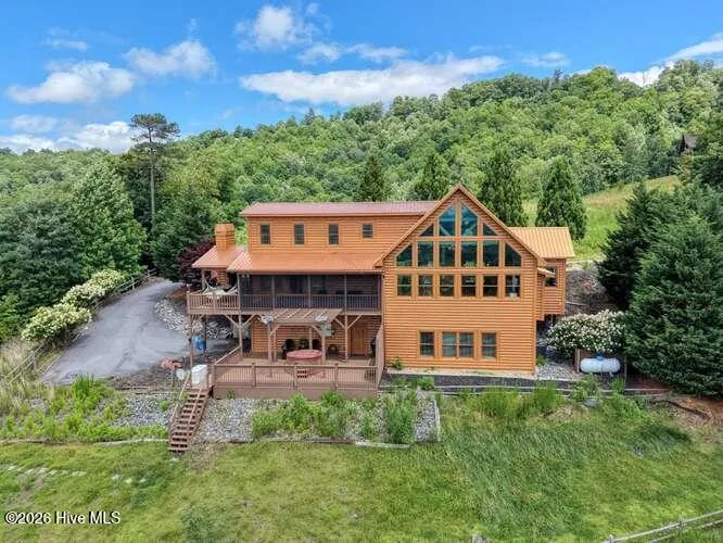 628 Madison Lane Brasstown, NC 28902