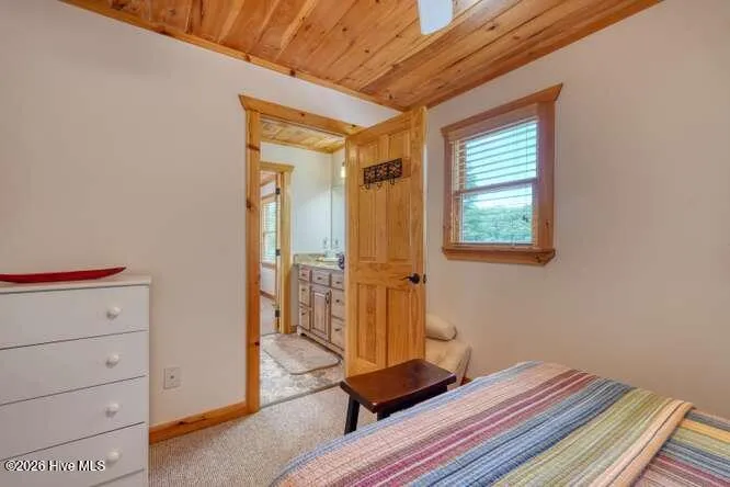 628 Madison Lane Brasstown, NC 28902