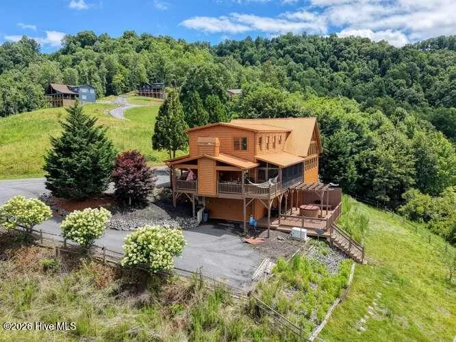628 Madison Lane Brasstown, NC 28902