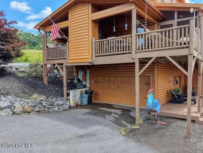 628 Madison Lane Brasstown, NC 28902