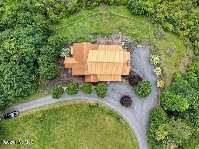 628 Madison Lane Brasstown, NC 28902