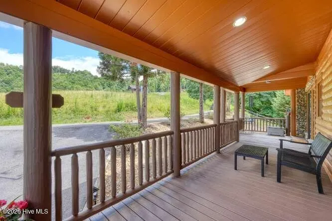 628 Madison Lane Brasstown, NC 28902