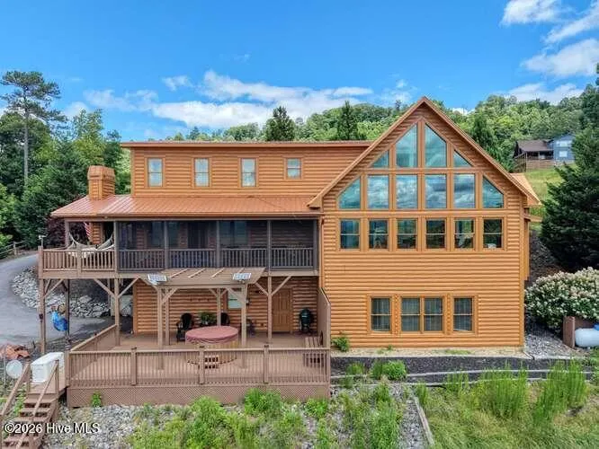 628 Madison Lane Brasstown, NC 28902