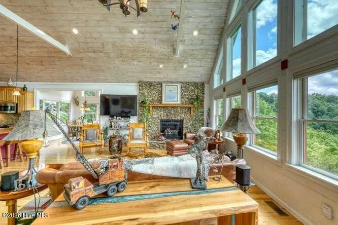 628 Madison Lane Brasstown, NC 28902