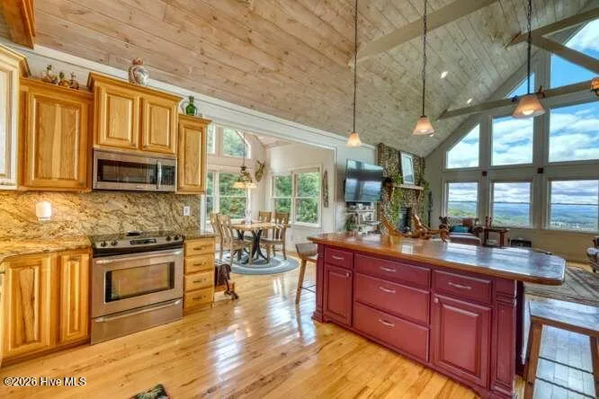 628 Madison Lane Brasstown, NC 28902