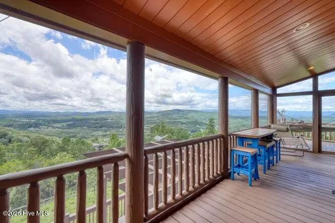 628 Madison Lane Brasstown, NC 28902