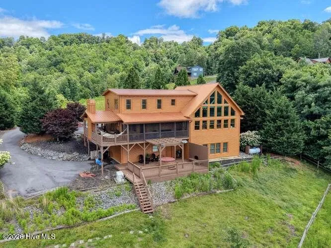 628 Madison Lane Brasstown, NC 28902