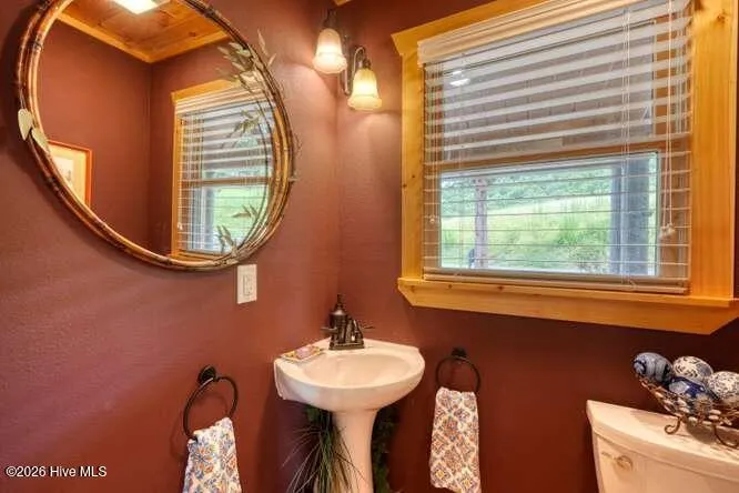 628 Madison Lane Brasstown, NC 28902