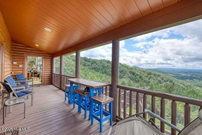628 Madison Lane Brasstown, NC 28902