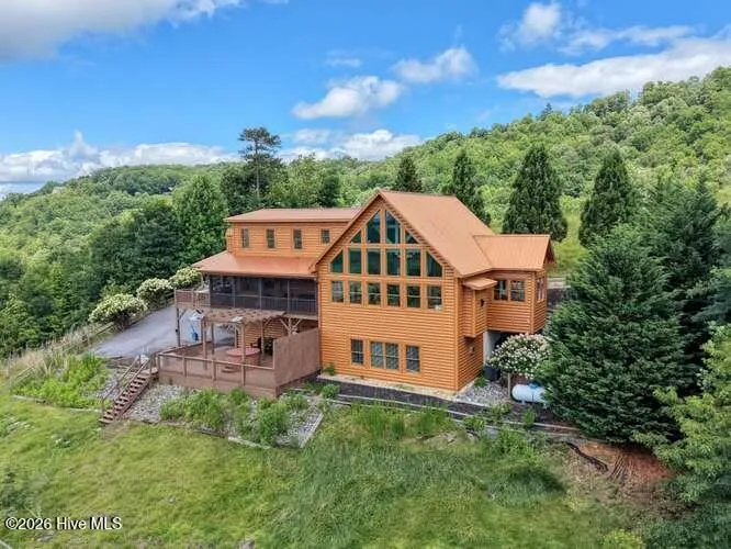 628 Madison Lane Brasstown, NC 28902