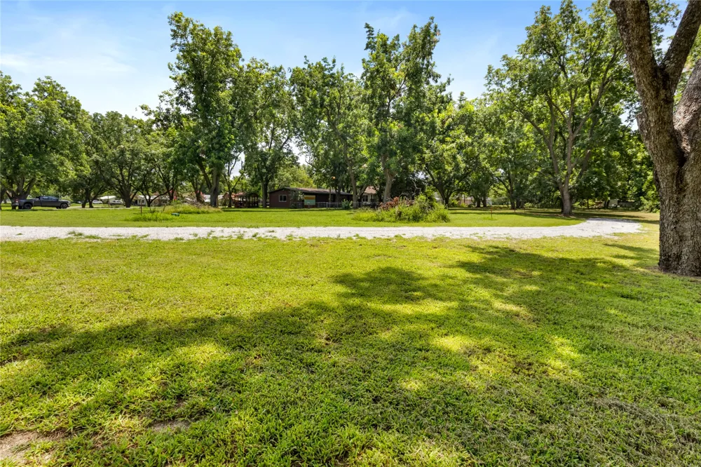 1 Saltsman Lane Eufaula, OK 74432