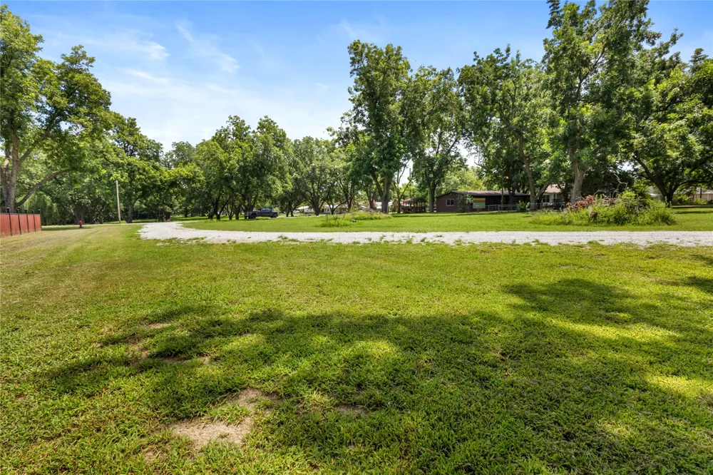 1 Saltsman Lane Eufaula, OK 74432