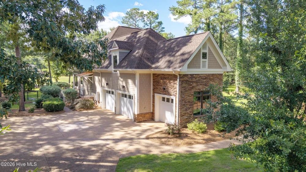 185 Red Berry Drive Wallace, NC 28466