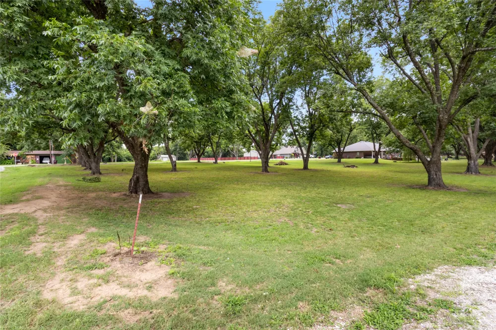 11 Orchard Street Eufaula, OK 74432