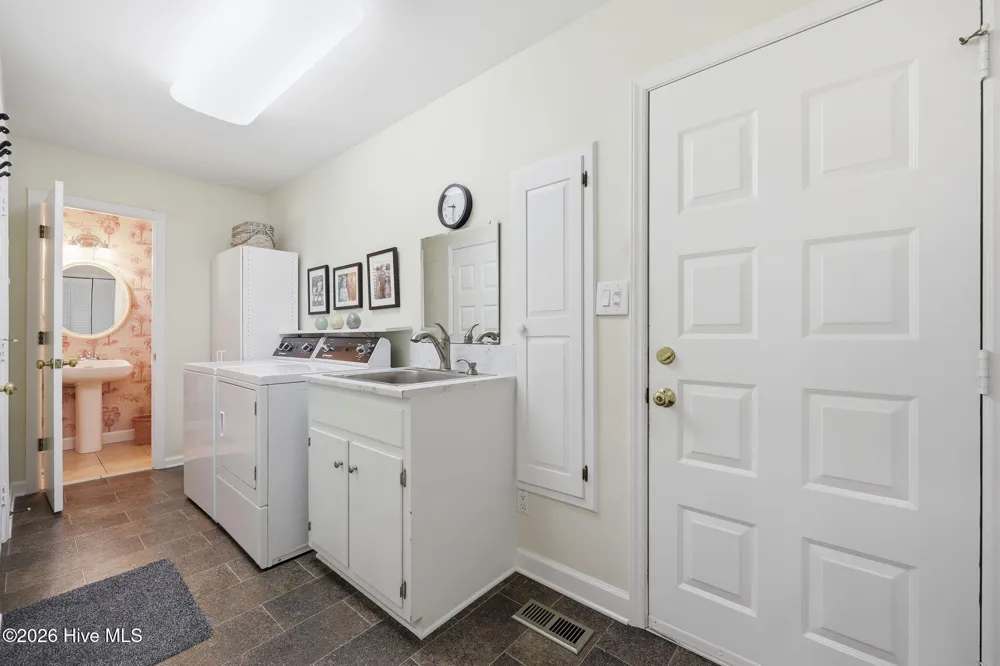 205 Austin Point Drive Washington, NC 27889