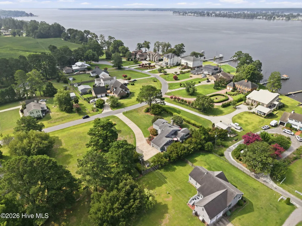 205 Austin Point Drive Washington, NC 27889