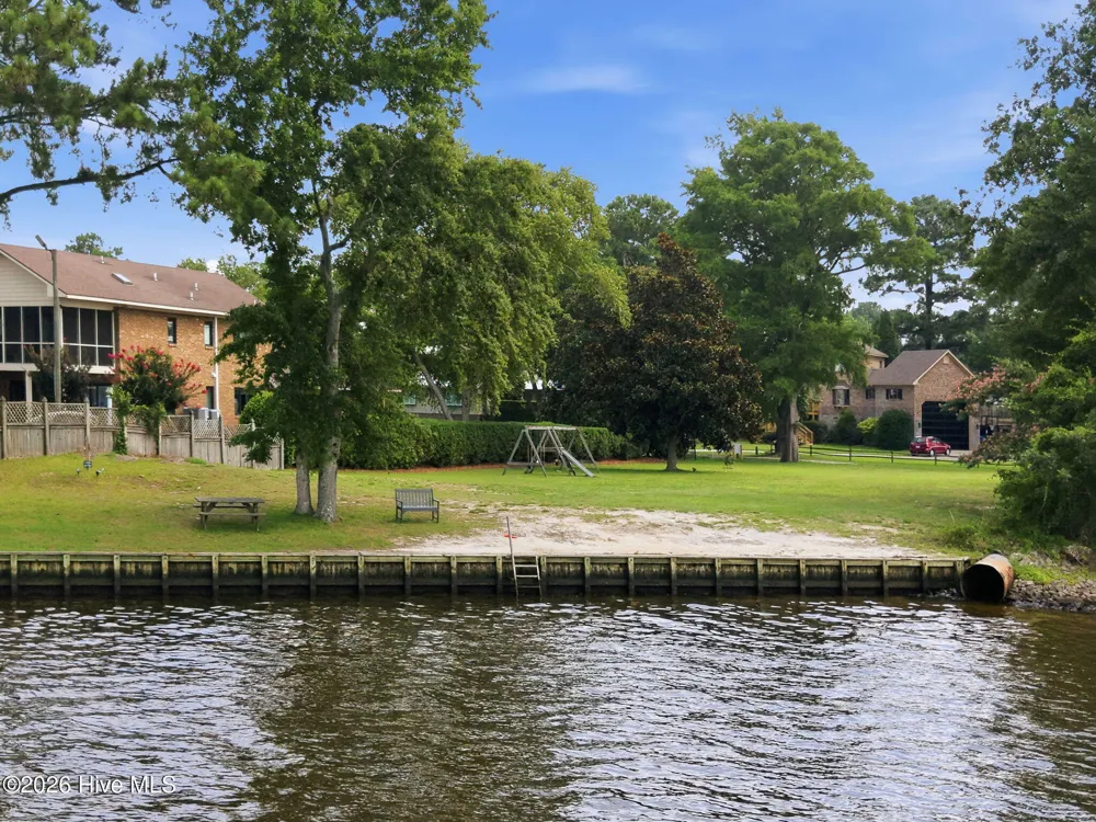 205 Austin Point Drive Washington, NC 27889