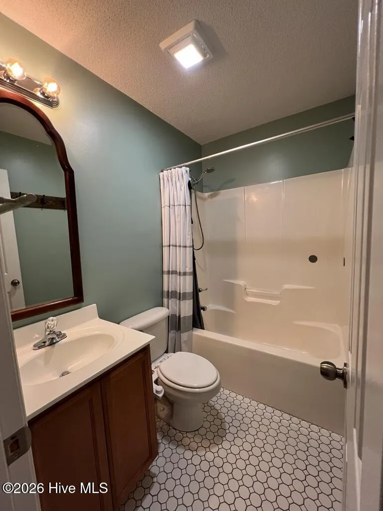 118 Pear Tree Lane Richlands, NC 28574