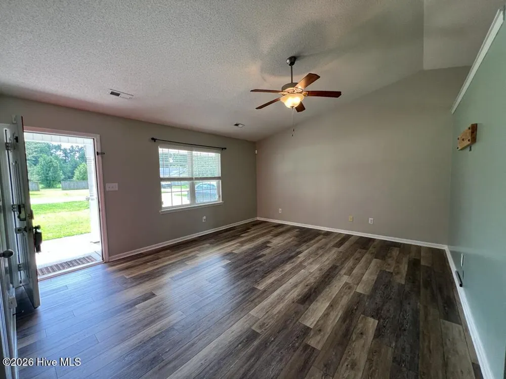 118 Pear Tree Lane Richlands, NC 28574