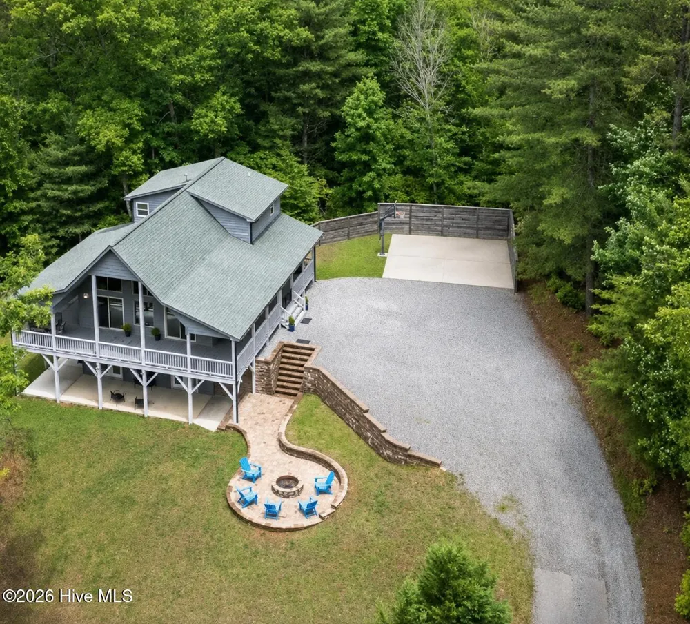 135 Heritage Trail Brasstown, NC 28902