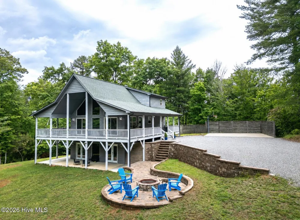 135 Heritage Trail Brasstown, NC 28902