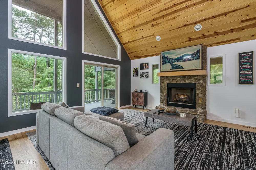 135 Heritage Trail Brasstown, NC 28902