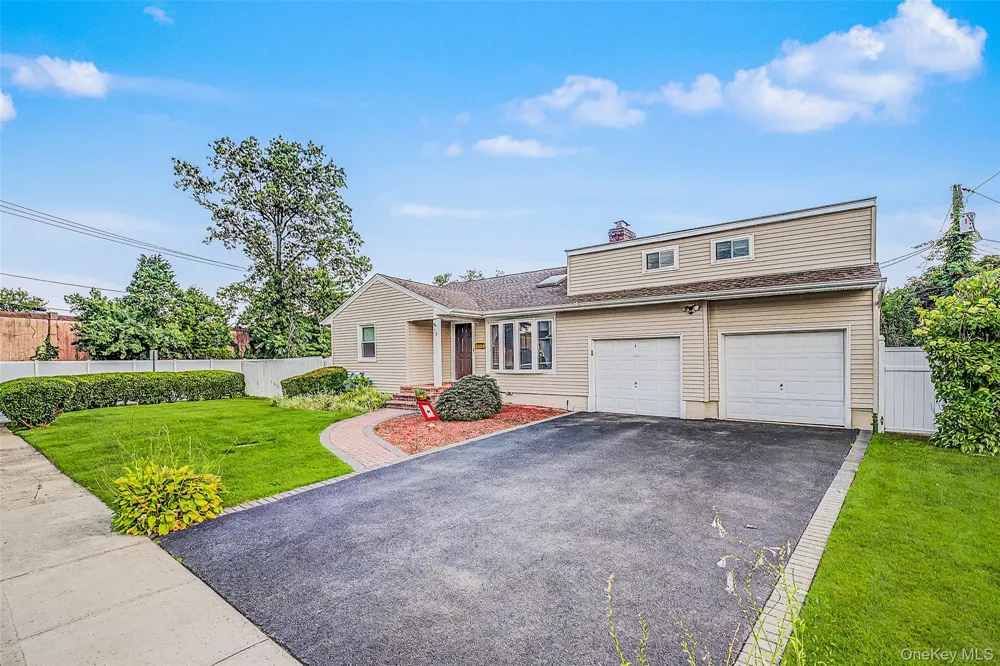 28 Greenvale Lane Syosset, NY 11791