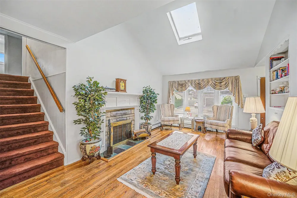 28 Greenvale Lane Syosset, NY 11791