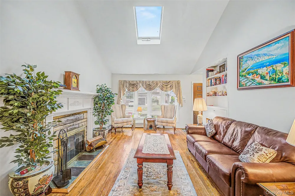28 Greenvale Lane Syosset, NY 11791