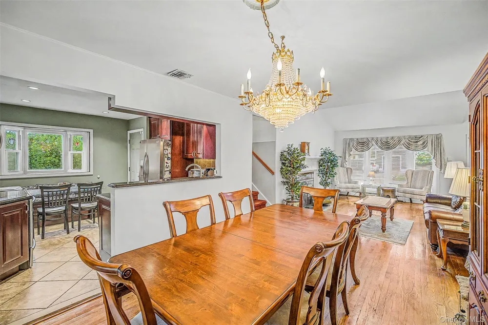 28 Greenvale Lane Syosset, NY 11791