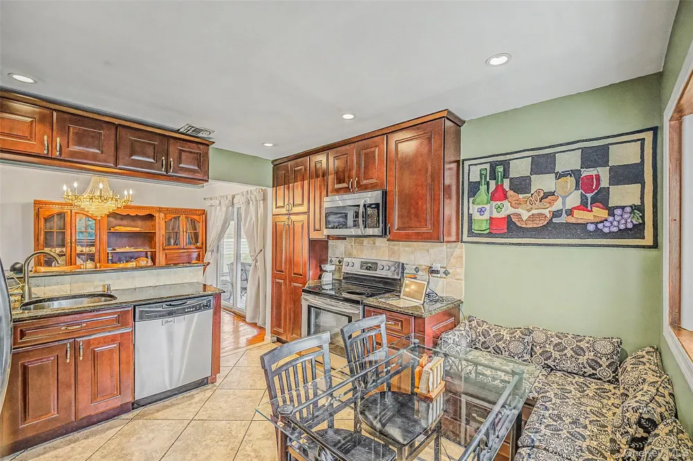 28 Greenvale Lane Syosset, NY 11791