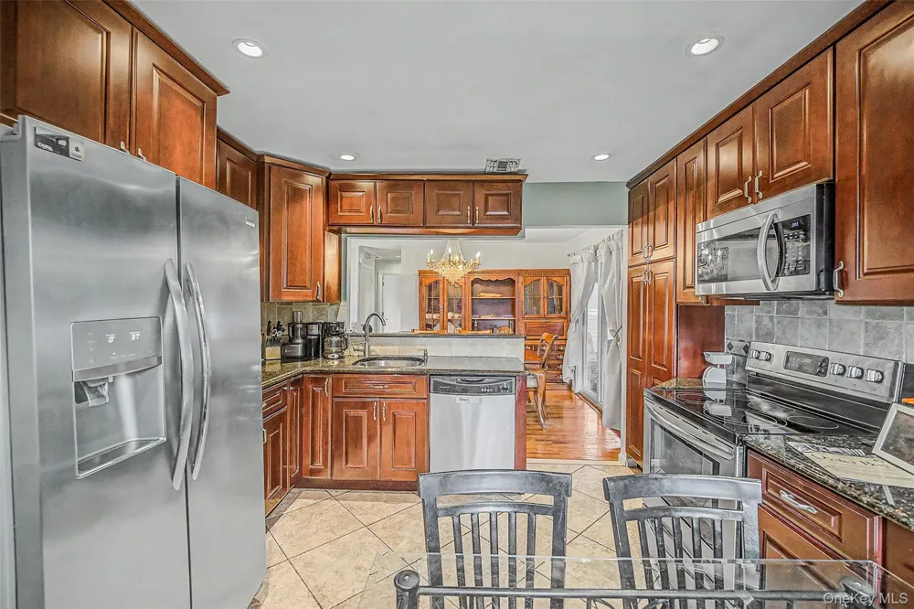 28 Greenvale Lane Syosset, NY 11791