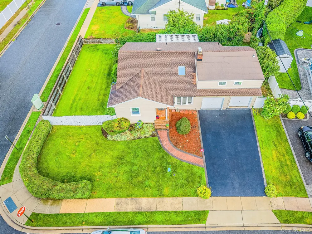 28 Greenvale Lane Syosset, NY 11791