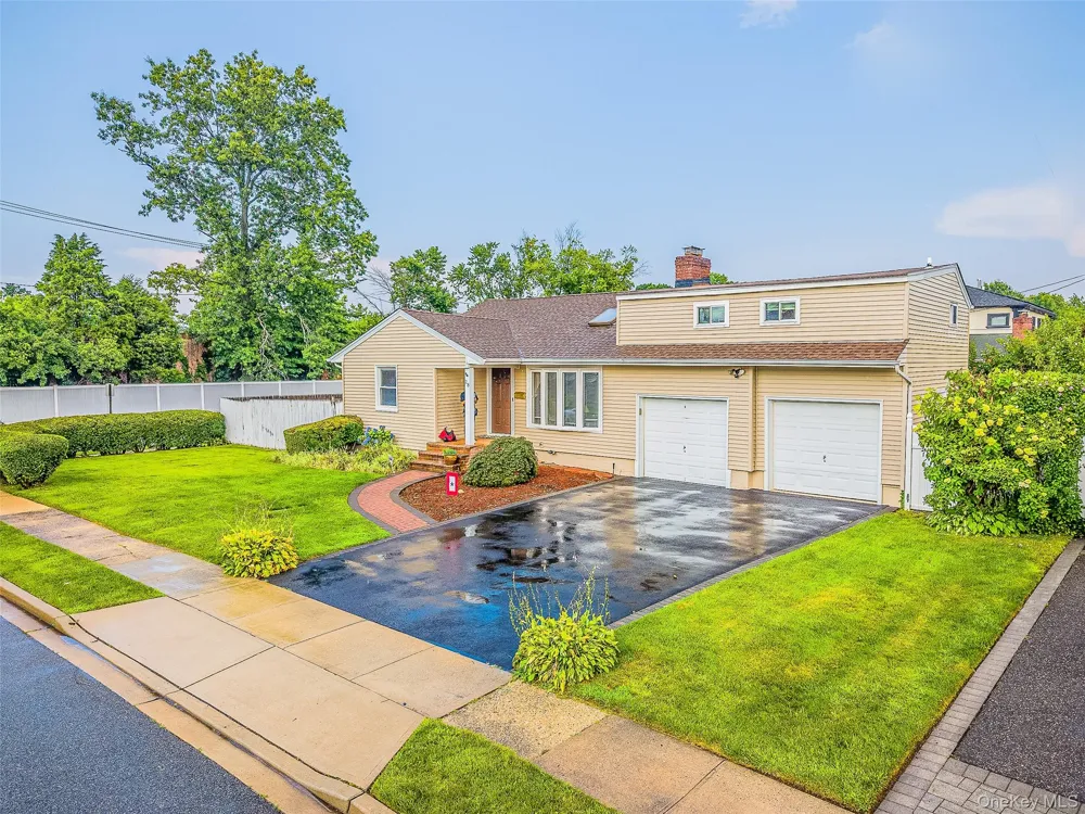 28 Greenvale Lane Syosset, NY 11791