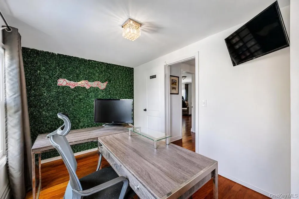 573 Miller Avenue Freeport, NY 11520