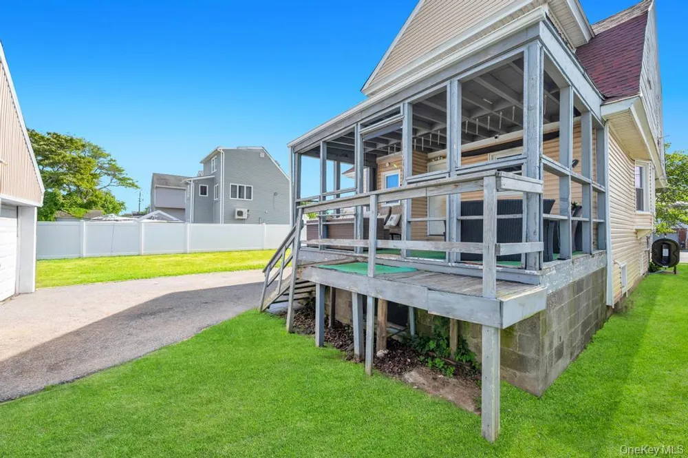 573 Miller Avenue Freeport, NY 11520