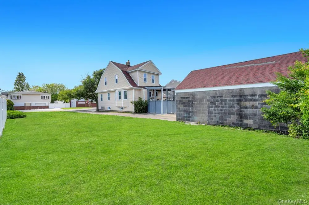 573 Miller Avenue Freeport, NY 11520