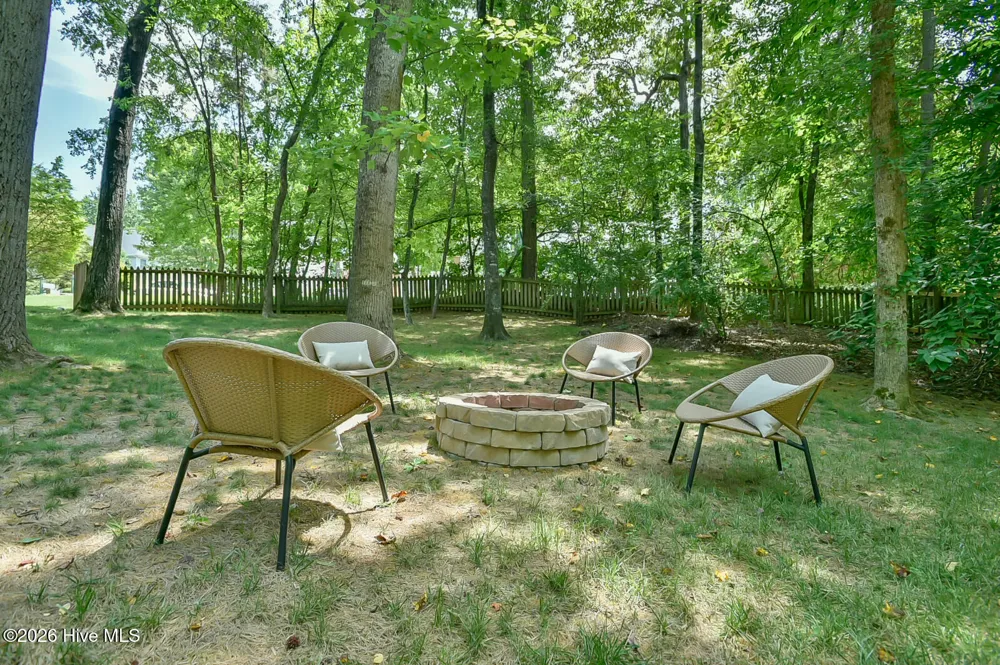 112 Dairy Court Chapel Hill, NC 27516