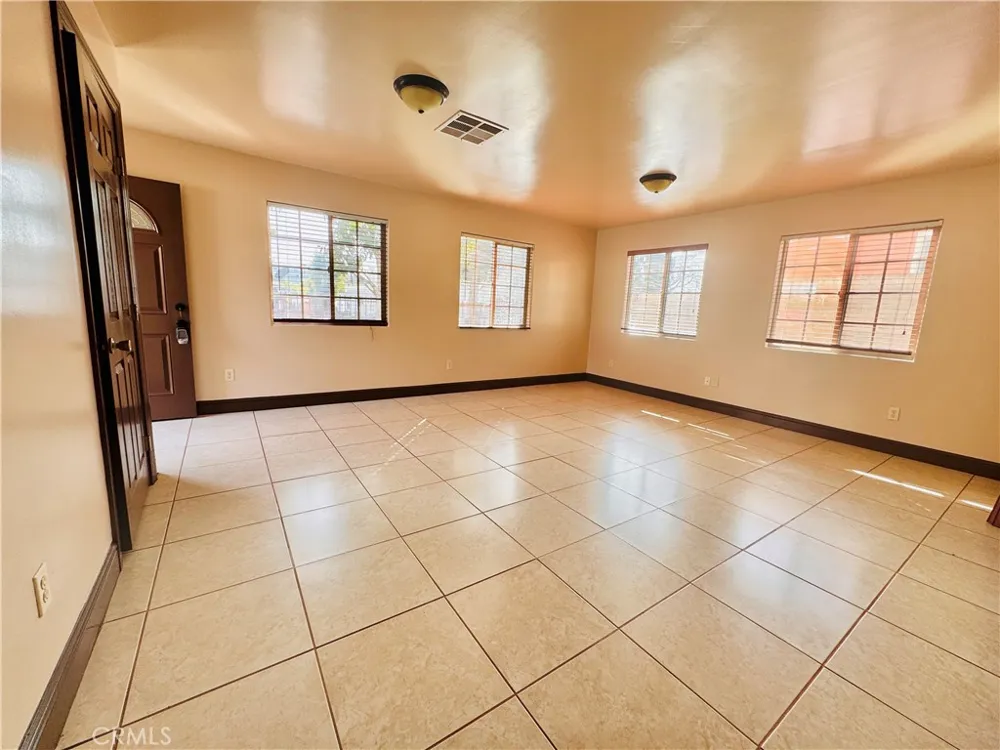 5425 Buchanan Los Angeles, CA 90042