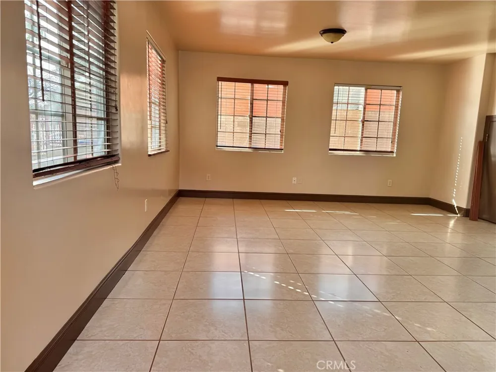 5425 Buchanan Los Angeles, CA 90042