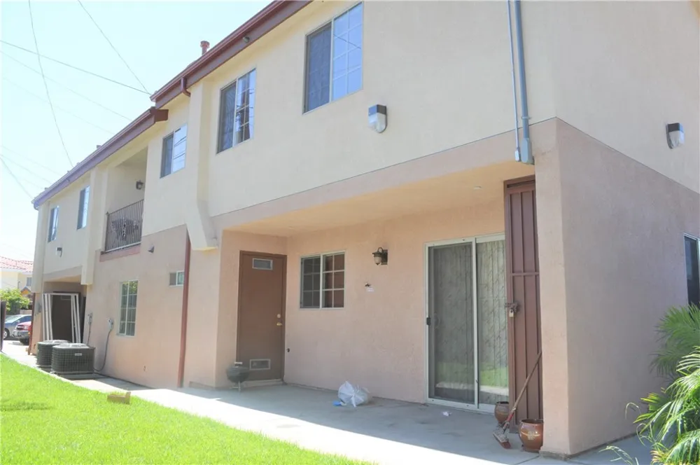 5425 Buchanan Los Angeles, CA 90042