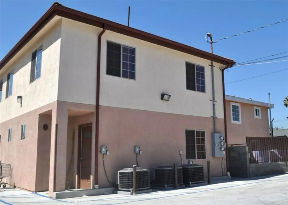 5425 Buchanan Los Angeles, CA 90042