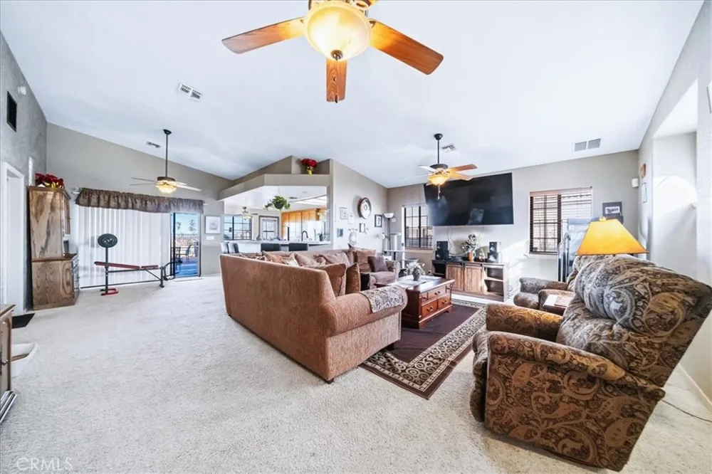 1348 Redwood Needles, CA 92363