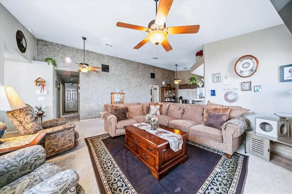 1348 Redwood Needles, CA 92363
