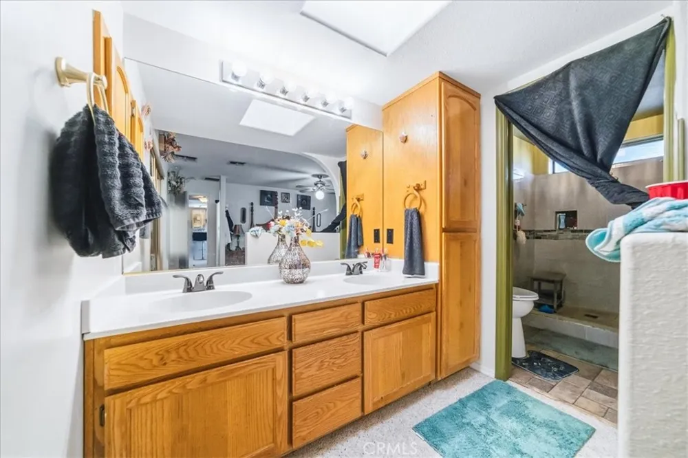 1348 Redwood Needles, CA 92363