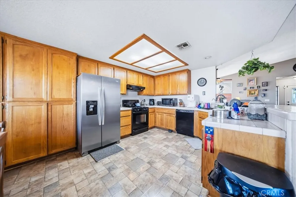 1348 Redwood Needles, CA 92363