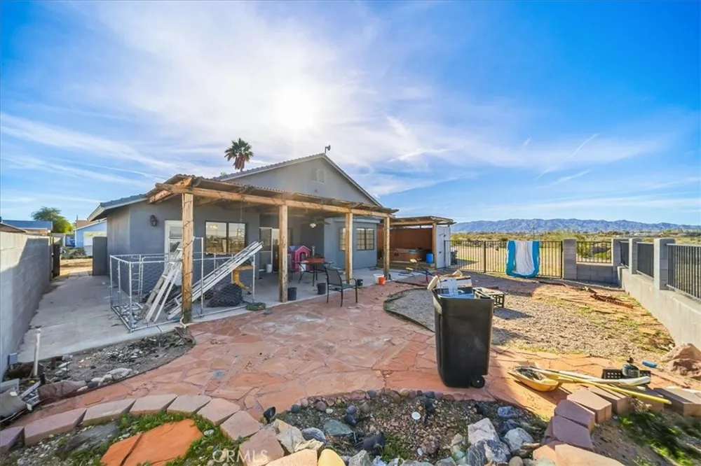 1348 Redwood Needles, CA 92363